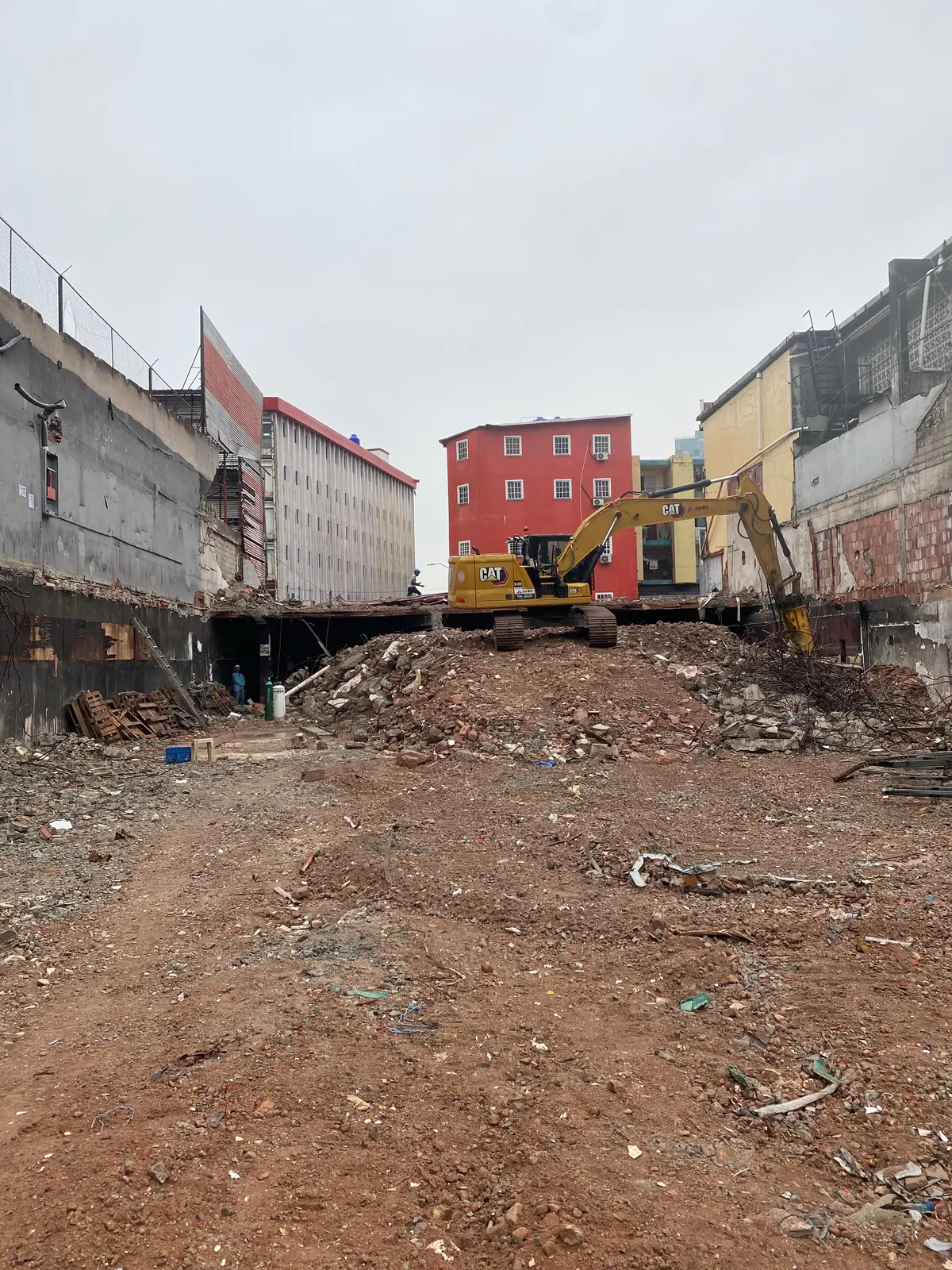 Otra vista de la demolición.